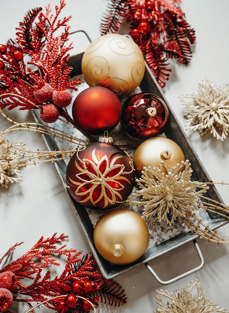 7 Simple Ways to Decorate with Christmas Ornaments - Calypso in the Country